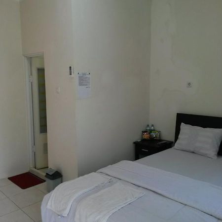 Hotel Dubai Sumenep Luaran gambar